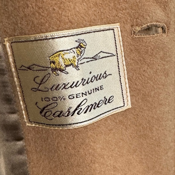 Vintage knee length cashmere coat - Picture 5 of 17